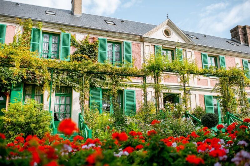 From Paris: Giverny and Versailles Palace Guided Day Trip - Who Should Consider This Tour?