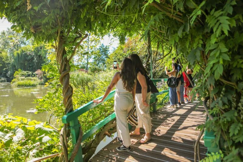 From Paris: Giverny Audio-Guided Tour - Key Points