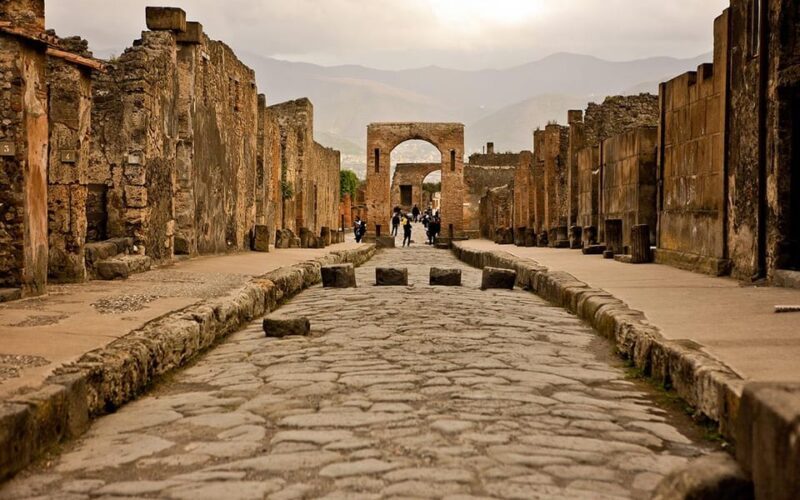 From Pompeii: Walking Tour with Guide in the Excavations - A Closer Look at the Pompeii Walking Tour