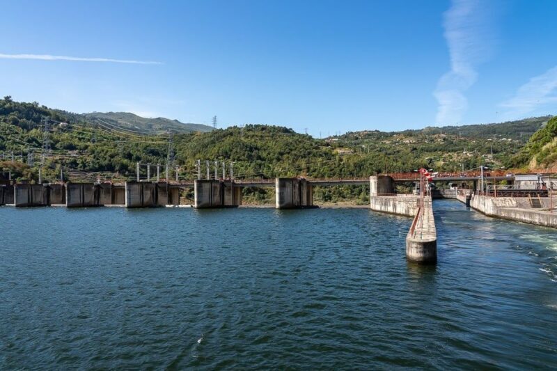 From Porto: Pinhão and Douro Valley Scenic Boat Tour - Exploring the Douro Valley from Porto: A Deep Dive