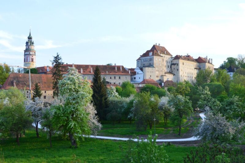 From Prague: Full-Day Trip to eský Krumlov - Exploring Cesky Krumlov: A Fairy Tale Come to Life