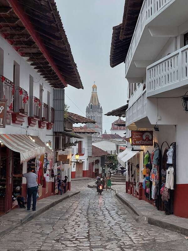 From Puebla: Cuetzalan & Yohualichan private all included - Who Should Consider This Tour?