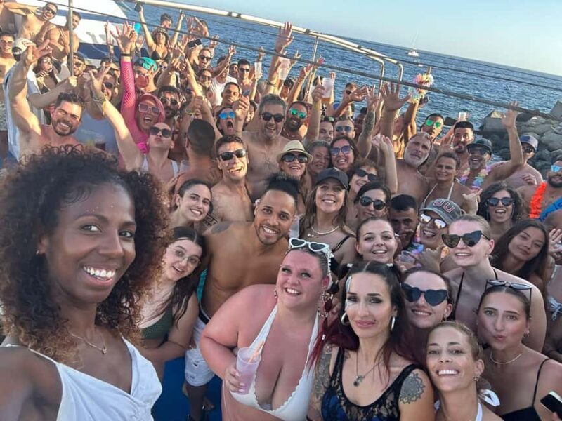 From Puerto Rico: Boat party along the coast. - FAQ (Frequently Asked Questions)