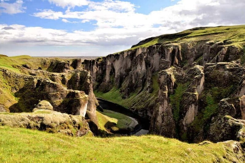 From Reykjavik: Glacier Lagoon and Fjaðrárgjúfur Canyon Tour - Considerations for Travelers