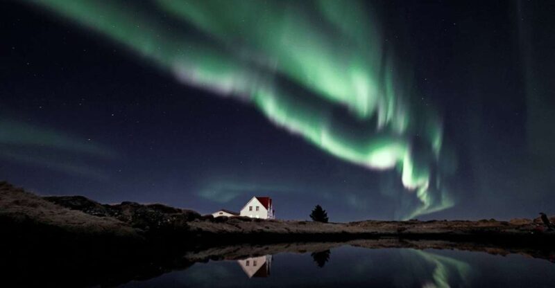 From Reykjavik: Northern Lights Tour with Hot Cocoa & Photos - Analyzing the Value