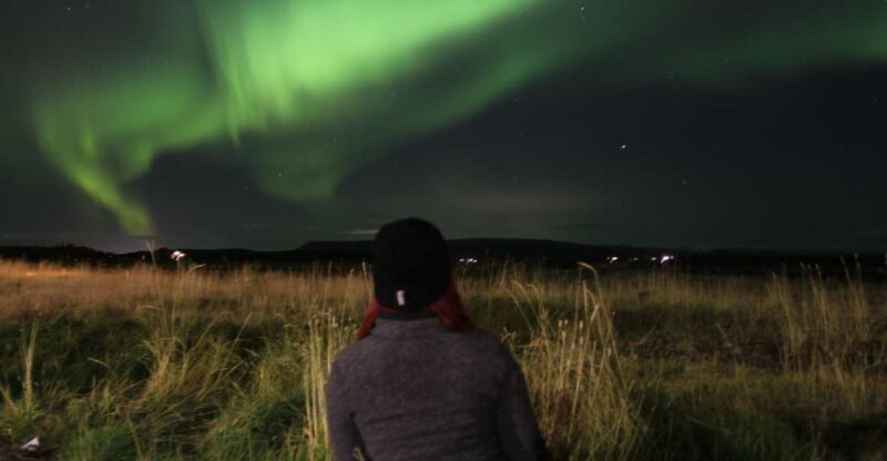From Reykjavík: Spot the Northern Lights with Snacks & Drink - A Deep Dive into the Northern Lights Tour from Reykjavík