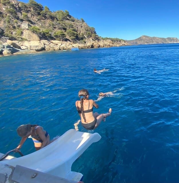 From Roses: Cap Norfeu Boat Cruise & Swimming - Key Points