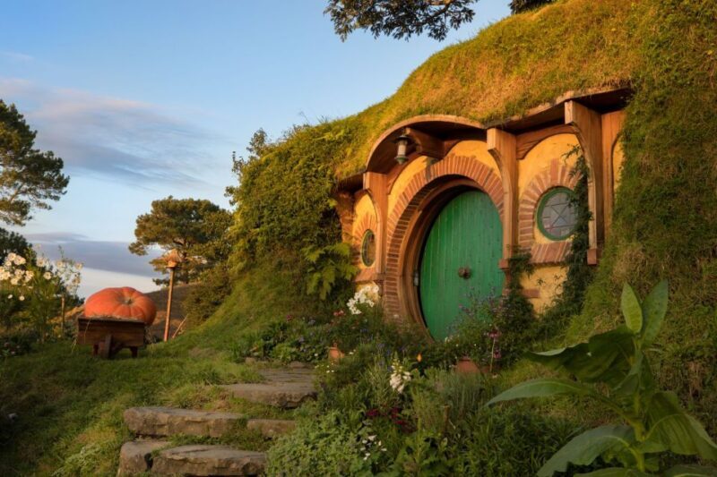 From Rotorua: Hobbiton Movie Set Tour with Festive Lunch - Key Points