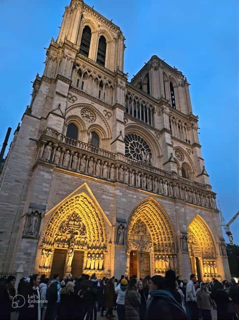 From Sainte-Chapelle to Notre-Dame: Île de la Cité Tour - Exploring Île de la Cité: A Closer Look