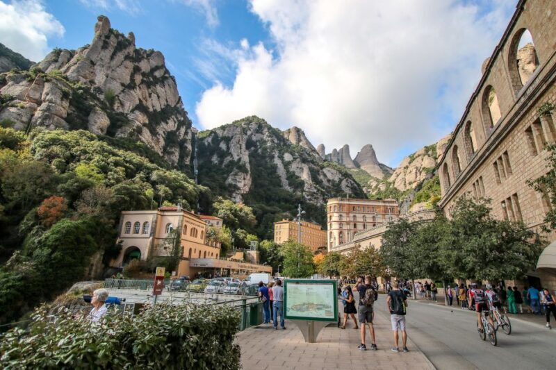 From Salou: Montserrat Monastery and Colonia Güell - FAQs
