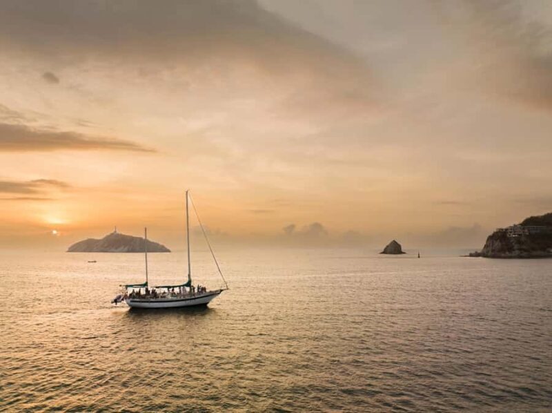 From Santa Marta: Sunset Sailboat Tour with 2 Beverages - Key Points
