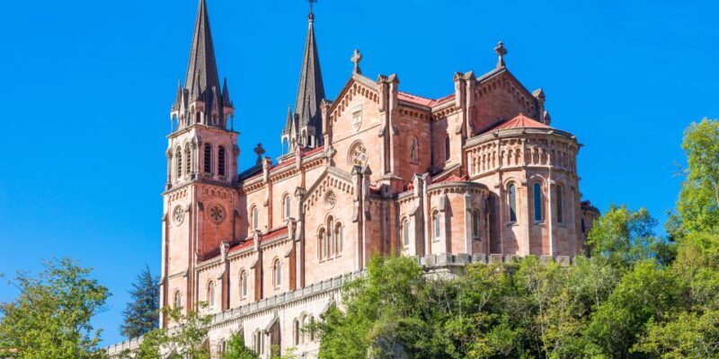 From Santander or Llanes: Covadonga Lakes & Cangas de Onis - Key Points