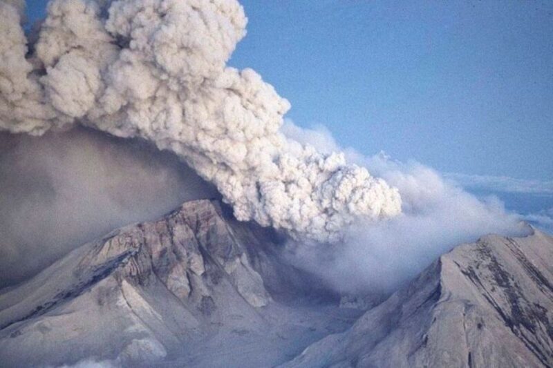 From Seattle: Mt Saint Helen Tour - A Closer Look at the Mount St. Helens Experience