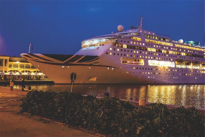 From Semarang Port: Borobudur Temple Private Shore Excursion - Key Points