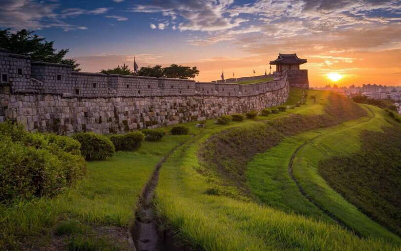 From Seoul: Evening Tour to UNESCO Suwon Hwaseong Fortress - A Closer Look at the Nighttime Tour of Suwon Hwaseong Fortress