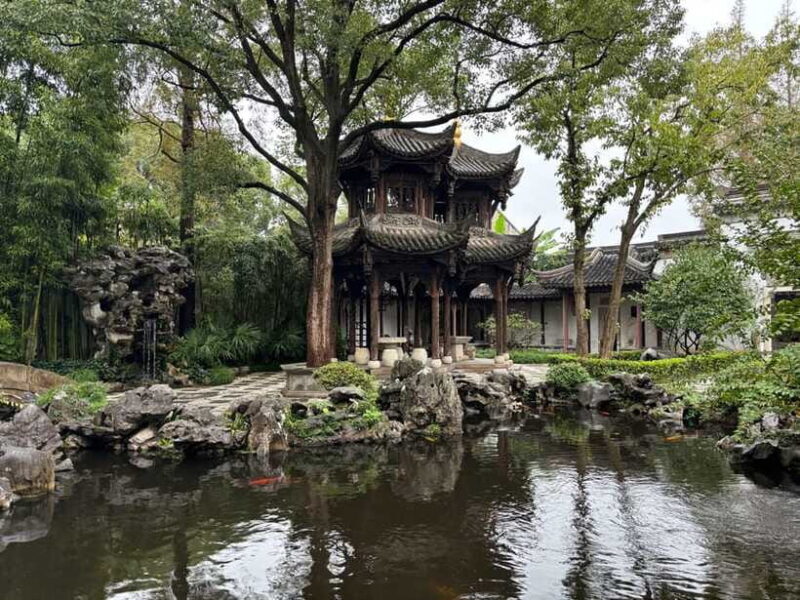 From Shanghai: Water Town Zhujiajiao Tour with Gondola ride - The Gondola Ride: A Unique Perspective