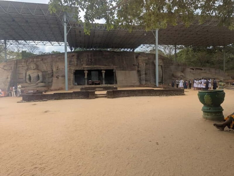 From Sigiriya:Polonnaruwa Day Tour with Farmers lunch - FAQ