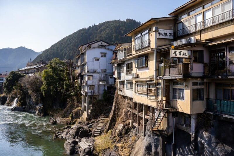 From Takayama: Gujo Hachiman -History, Traditions and Crafts - From Takayama: Gujo Hachiman -History, Traditions and Crafts