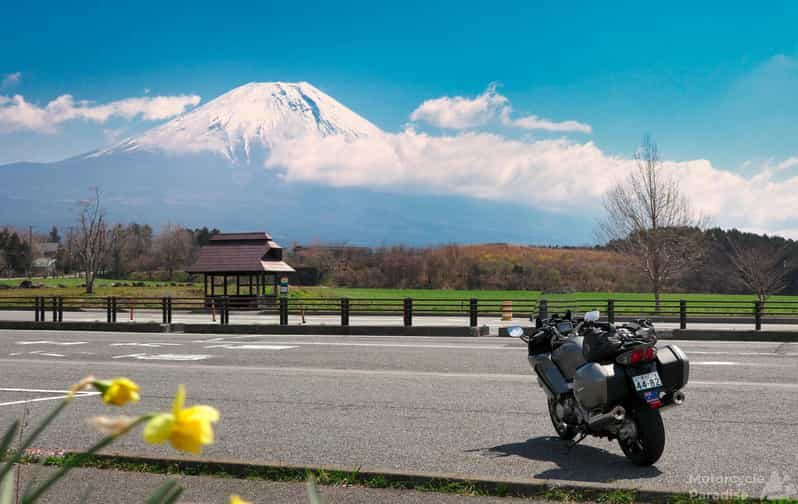 From Tokyo: Private Motorcycle Tour - Fuji, Hakone, Onsen - Discovering Japan from a Motorcycle Seat