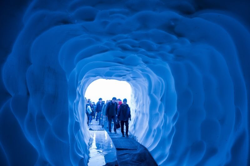 From Tokyo: Tateyama Kurobe Alpine Route "Snow Wall" & Shirakawa-go - What the guide and hotel add