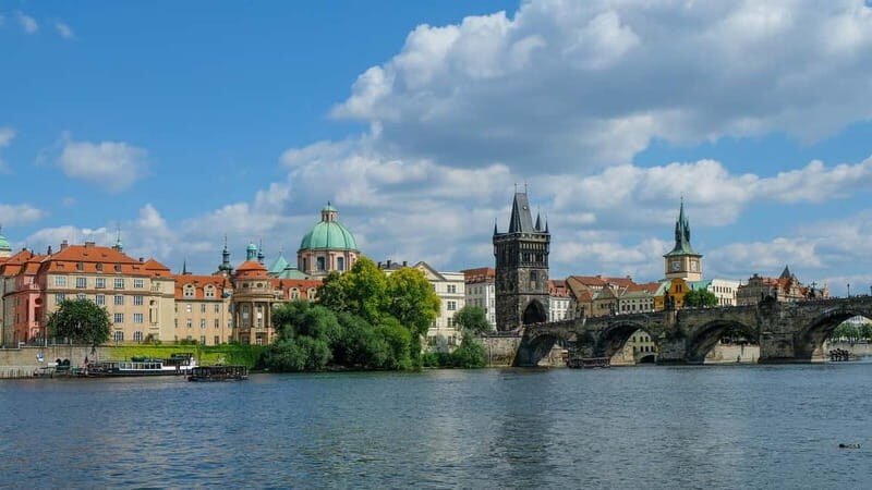 From Vienna: Full-Day Trip to Prague - Key Points
