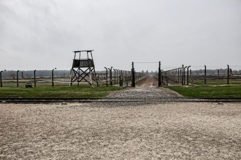 From Warsaw: Auschwitz-Birkenau Guided Tour with Fast Train - A Complete Look at the Auschwitz-Birkenau Guided Tour from Warsaw