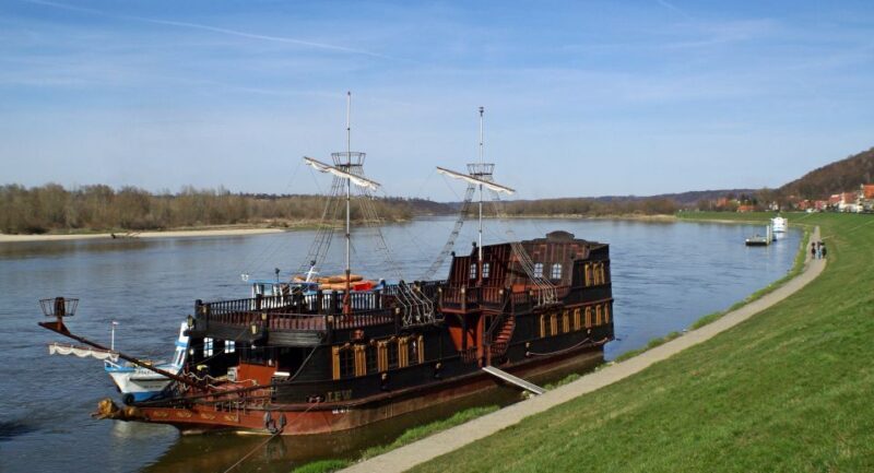 From Warsaw: Kazimierz Dolny Art Town Full-Day Private Tour - Practical Details and What to Expect