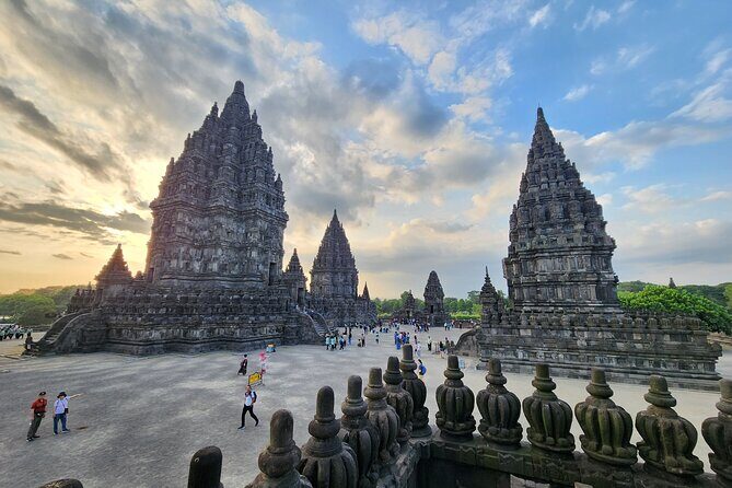 From Yogyakarta: Borobudur, Bromo and Ijen Crater 4 - Day Tour - Exploring the Highlights of Java