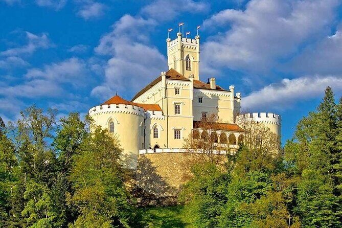 From Zagreb to Castle Trakoscan & Museum of Evolution in Krapina - The Charm of Krapina Neanderthal Museum