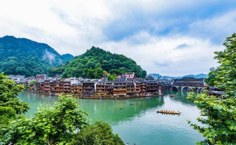 From Zhangjiajie: Fenghuang Ancient Town & Furong Town Tour - Key Points