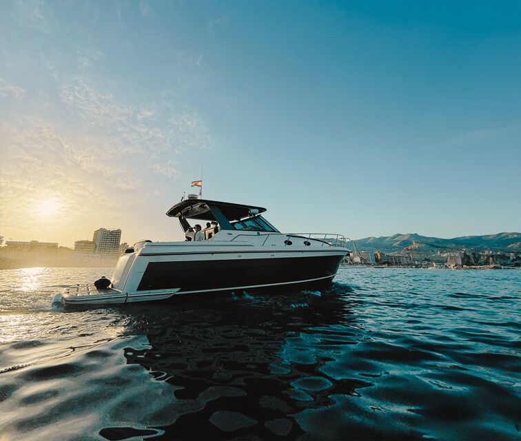 Fuengirola : Luxury cruise private yacht VIP sunset - A Detailed Look at the Fuengirola Private Yacht Sunset Cruise