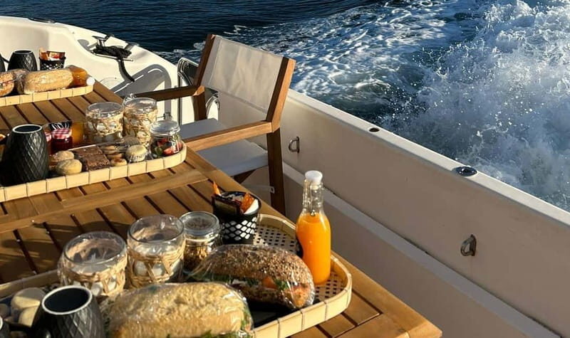 Fuengirola: Sunrise Boat Tour with breakfast and drinks - A detailed look at the experience: what to expect on your sunrise cruise in Fuengirola