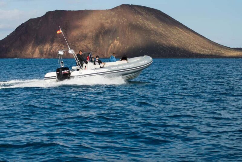 Fuerteventura: 1-hour private mini-cruise to Lobos Island - An in-depth look at the mini-cruise experience