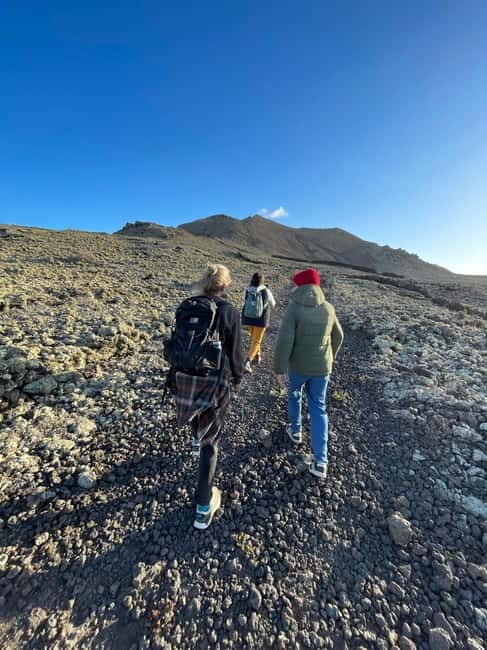 Fuerteventura: Twilight Volcano Hike with Sunset & Moonrise - A captivating evening on Fuerteventura: Twilight Volcano Hike with Sunset & Moonrise