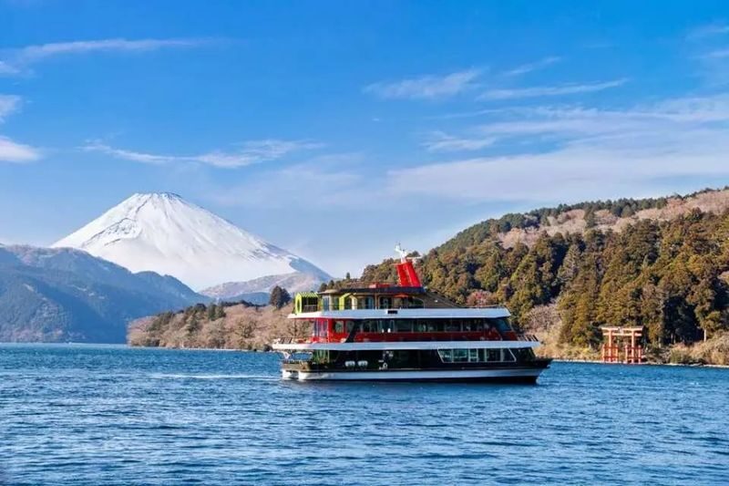 Fuji Hakone Day Trip | Hakone Pirate Ship, Hakone Ropeway, Hakone Shrine, Stroll Enoshima | Departure from Tokyo Shinjuku - Guide support and the pace to expect