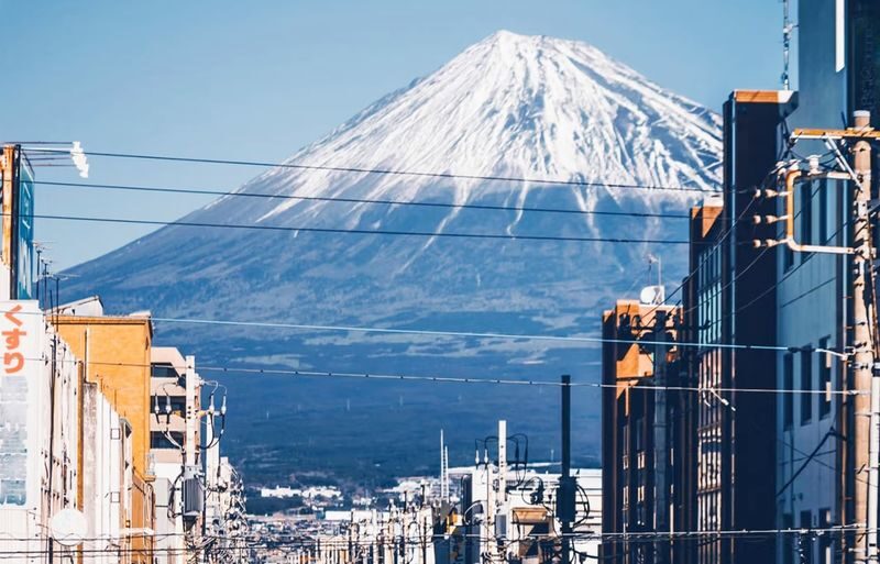 Fuji Photography Tour: Arakurayama Sengen Park, Hikawa Clock Shop, Oshino Hakkai, the most beautiful Lawson convenience store, and Lake Kawaguchiko Oishi Park (Departure from Tokyo). - Who should book this tour