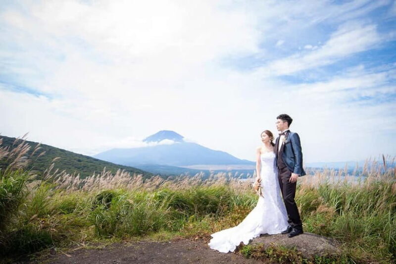 Fujiyoshida: Wedding Dress Rental and Photo Shoot - An In-Depth Look at the Fujiyoshida Wedding Dress Photo Shoot