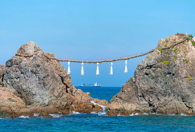 Fukuoka 6 Attractions Full-Day Coastal & Cultural Tour - Small group, with a guide who can bridge languages