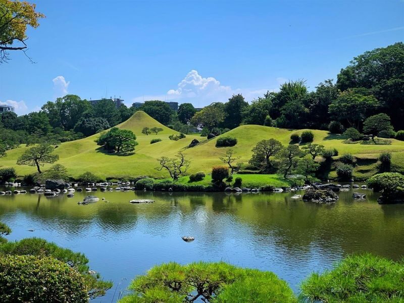 (Fukuoka Departure) Kumamoto Private Car Charter Day Tour | Kumamoto Castle, Suizenji Jojuen Garden, Kumamoto Bear Square, Mount Aso, Kusasenri, Kamishikimi Kumanoza Shrine, Aso Shrine, Shirakawa Suigen, Daikanbo | Private Customized Tour - Kumamoto Castle and Suizenji Garden