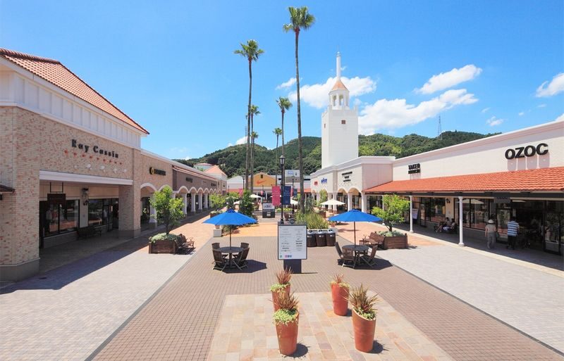 Fukuoka Full-Day Dazaifu, Yanagawa Boating & Outlets Tour - Dazaifu’s shrine and shopping streets