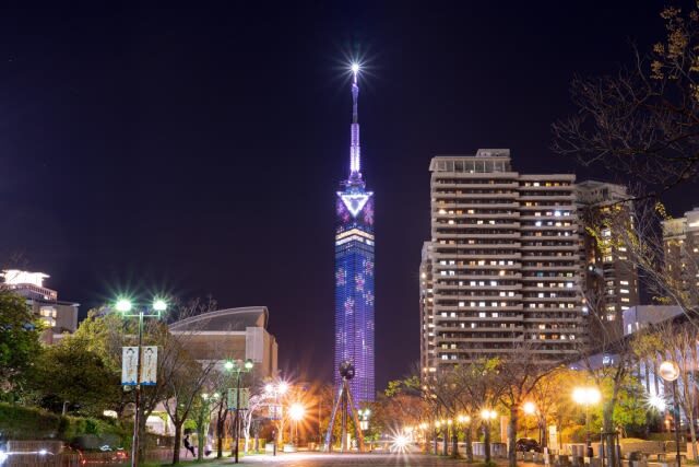 Fukuoka Nakagawa River Night Cruise & Street Food Tour - Eat at a yatai stall in Tenjin