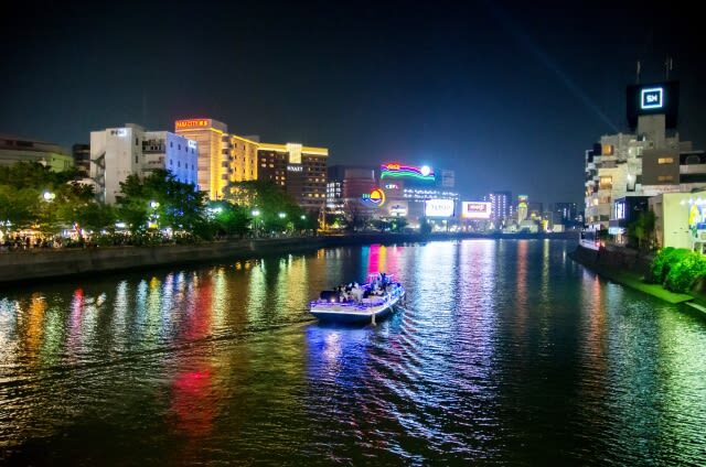 Fukuoka Nakagawa River Night Cruise & Street Food Tour - Who should choose this evening tour?