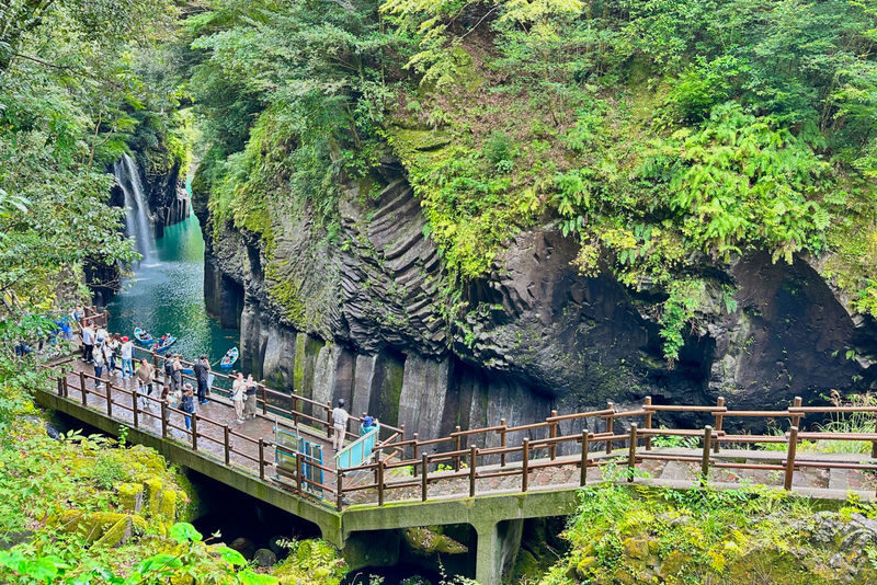 Fukuoka Takachiho Gorge & Kusasenri One-Day Bus Tour - The long ride and the value of a guide