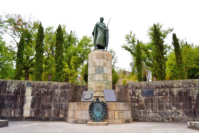 Full-Day Braga & Guimarães Guided Semi-Private Tour with Lunch from Porto - Exploring the Itinerary in Depth