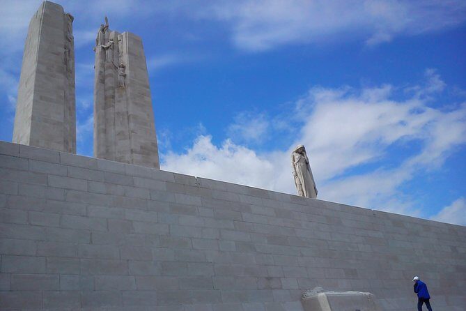 Full-Day Canadian WW1 Vimy and Somme Battlefield Tour from Arras - Exploring the Vimy and Somme Battlefields: A Full-Day Immersive Experience