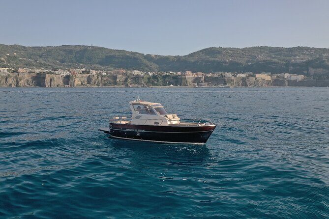 Full-day Exclusive Private boat tour on the Amalfi coast - An In-Depth Look at the Amalfi Coast Private Boat Tour
