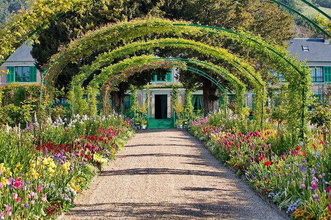 Full Day Giverny Monet's Gardens & Palace of Versailles - Who Is This Tour Best For?