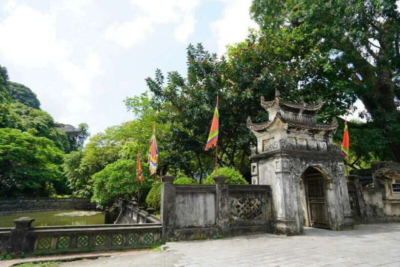 Full Day Hoa Lu - Tam Coc - Mua Cave/Buffet/Tour Guide/Bus - What Makes This Tour Stand Out?