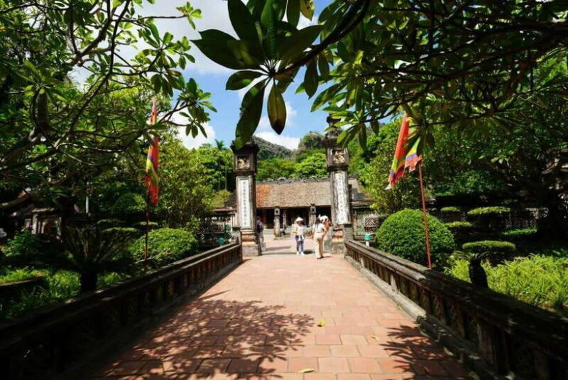 Full Day Hoa Lu - Tam Coc - Mua Cave/Buffet/Tour Guide/Bus - Frequently Asked Questions