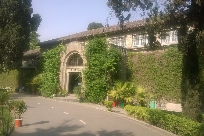 Full Day Islamabad & Taxila Tour - Exploring Modern Islamabad: Faisal Mosque & Pakistan Monument